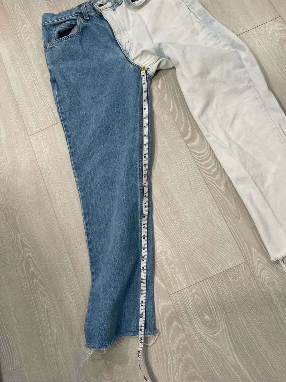 Vintage Levi’s Orange Tab Two-Tone Blue & White Women’s Jeans size 28 fit - Picture 4 of 14